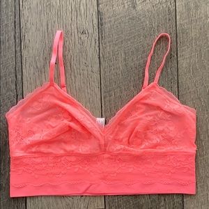 VICTORIA’S SECRET coral 🦐 soft bralette | M